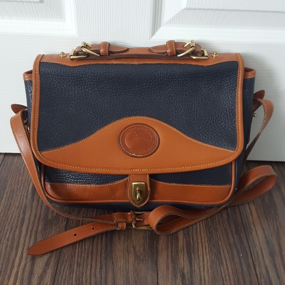 Dooney & Bourke Handbags - Dooney & Bourke Vintage Carrier Shoulder Bag